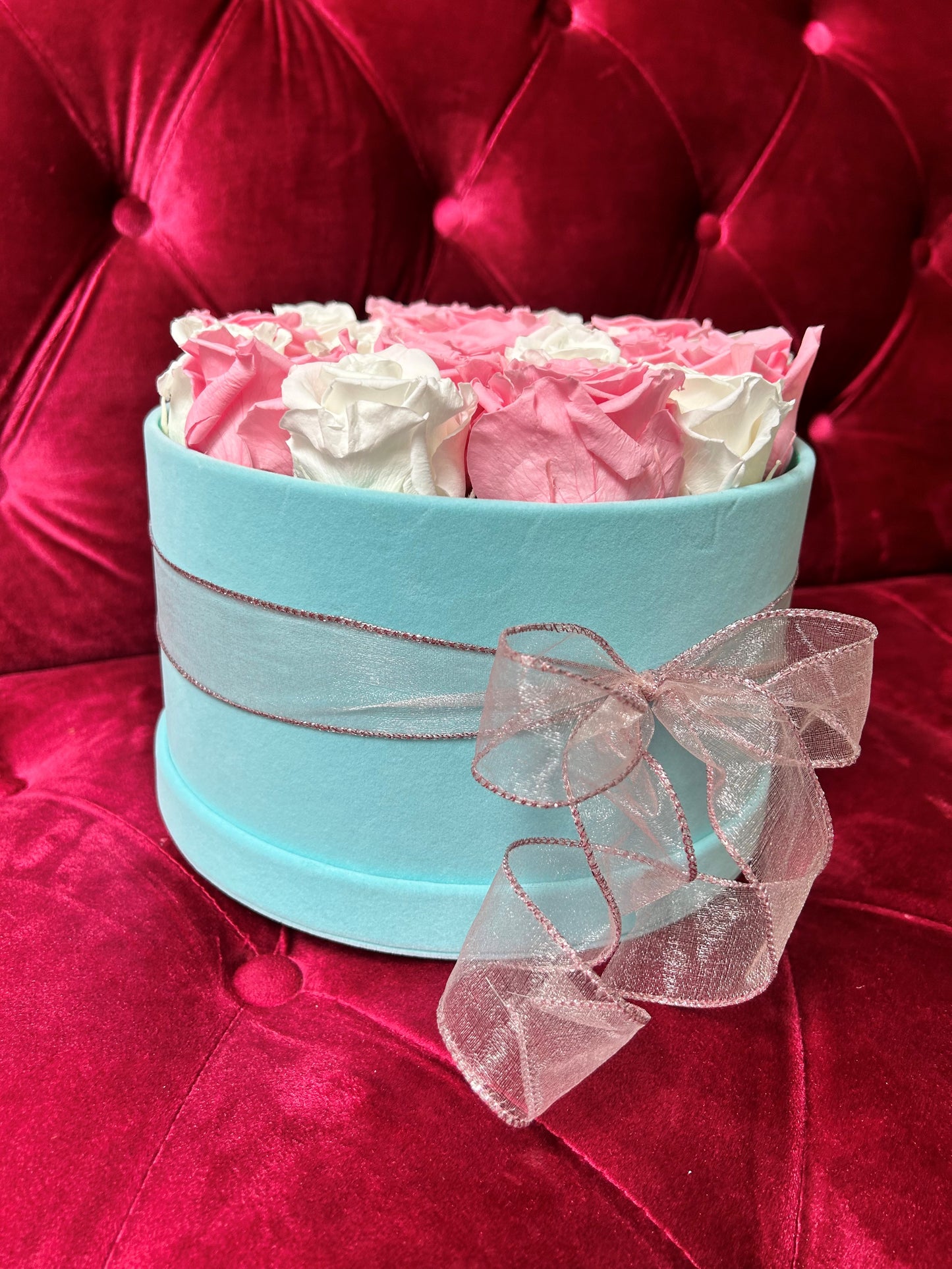Round Velvet Rose Hat Box (tiffany blue)