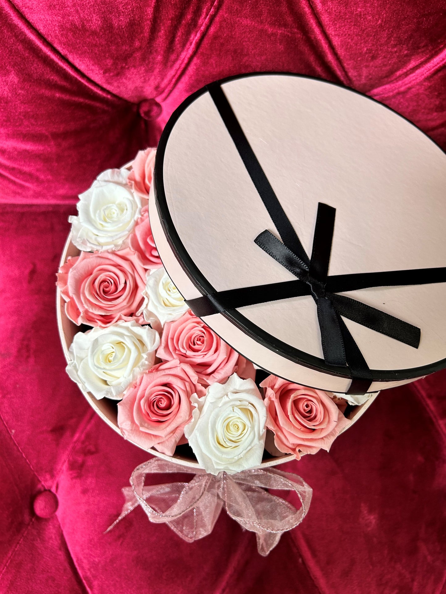 Round Designer rose Hat Box (pink)