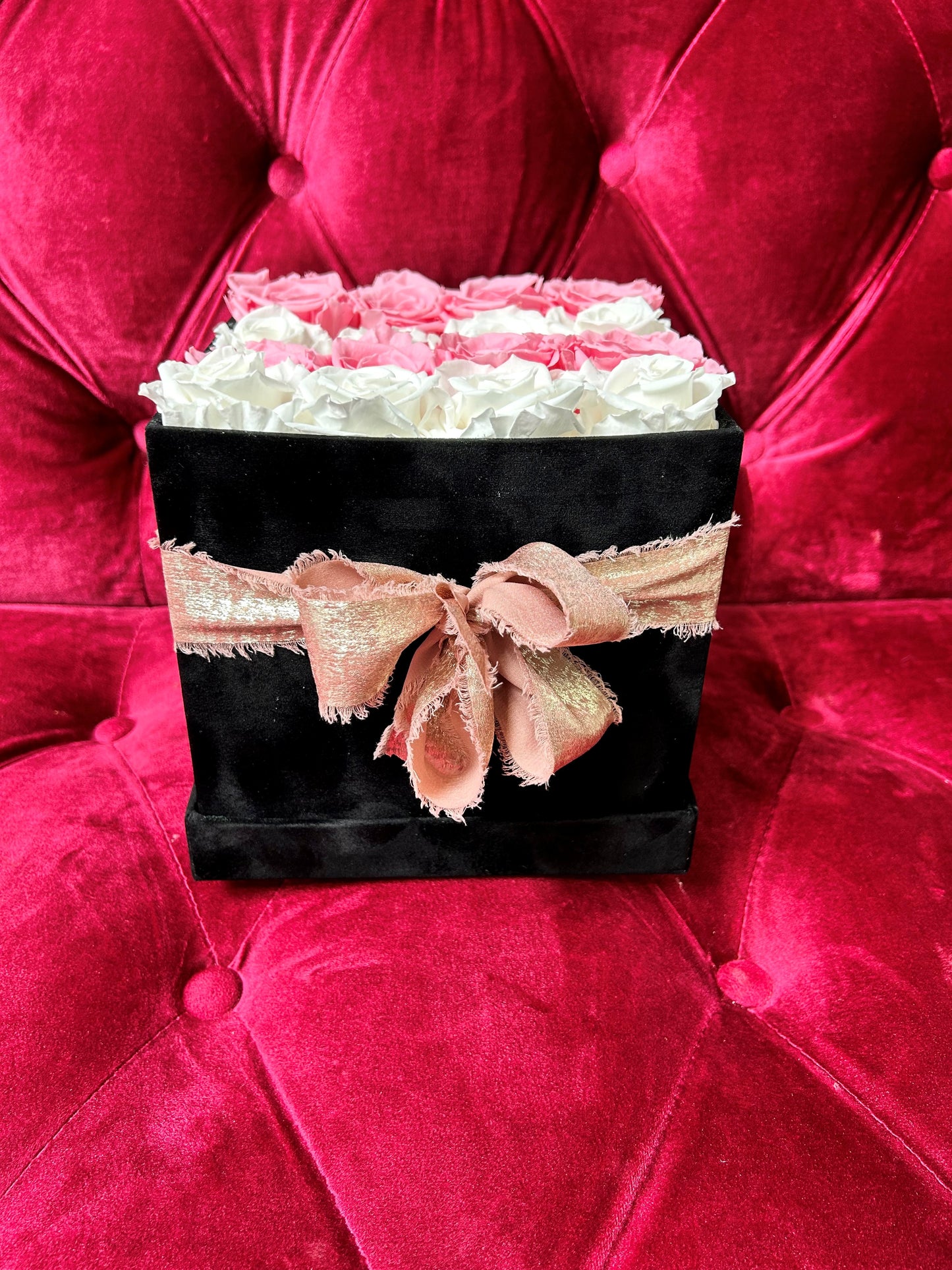 Square velvet rose box (black)
